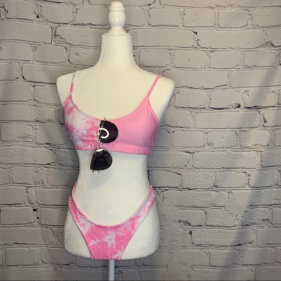 Pink bikini 👙 - Picture 2 of 7